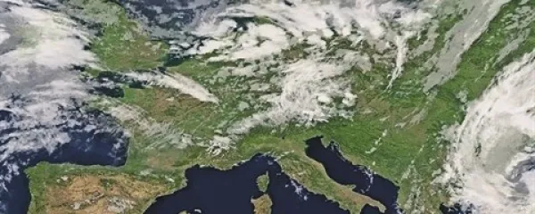 Anticiklon bo začel v prihodnjih urah popuščati