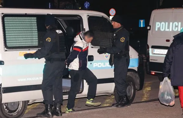 Sergeja R. in Sebastjana G. obtožnica bremeni neupravičene proizvodnje in prometa s prepovedanimi drogami 