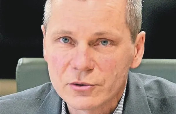 Damjan Oražem: “Skupaj z ostalo sečnjo smo v času po žledu posekali 1,4 milijona kubičnih metrov lesa, medtem ko v običajnih letih v enakem obdobju posekamo 0,8 milijona kubičnih metrov lesa.”