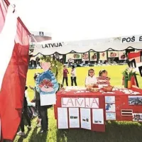 Evropski vasi v sredi&scaron;čih  dveh primorskih mest
