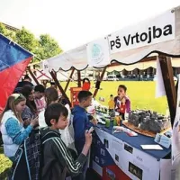 Evropski vasi v sredi&scaron;čih  dveh primorskih mest