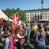 Evropski vasi v sredi&scaron;čih  dveh primorskih mest