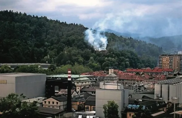 Požar v zapuščenem hotelu Bellevue v ljubljanskem Tivoliju