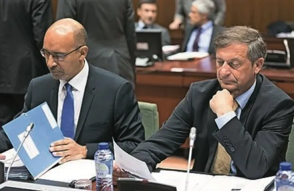 Ostre gospodarske sankcije proti Rusiji bi imele “zelo negativne posledice” za Slovenijo, zato podpiramo politično rešitev in dialog, je danes v Bruslju poudaril zunanji minister v odstopu Karl Erjavec (desno)