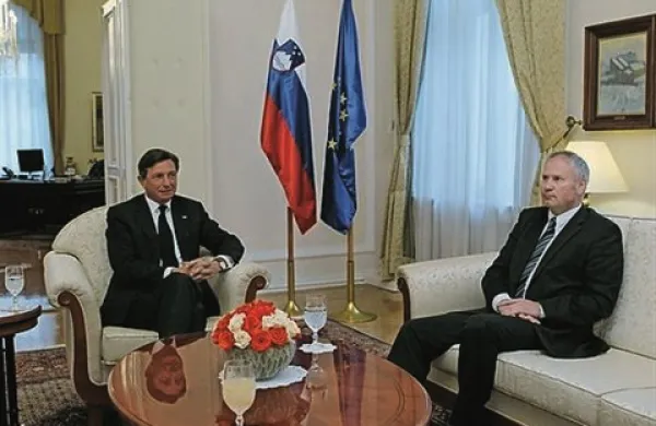 “Bolj kot hitimo z volitvami, manj slabe datume dobimo,” pravi vodja poslancev DL Rihard Branisel (desno) 