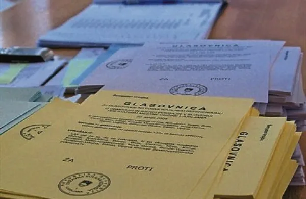 Državni volilni komisiji je treba najpozneje do danes sporočiti organizatorje referendumske kampanje, odgovorno osebo in podatke o odprtju posebnega transakcijskega računa