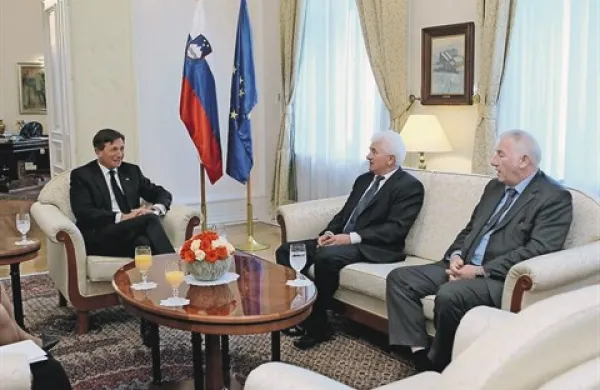 Zadnja iz vrst poslancev sta včeraj pri predsedniku Pahorju prišla na vrsto predstavnika narodnosti  Laszlo Göncz in  Roberto Battelli (desno)  
