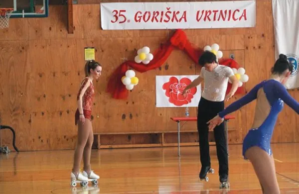 Slovenijo je zastopala Solkanka Veronika Brešar (na fotografiji levo, Pirueta)