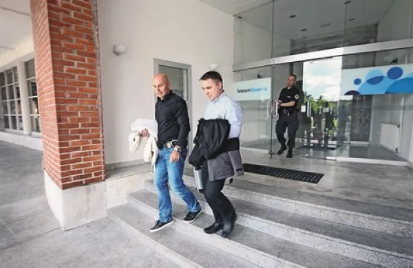 Kriminalisti zapuščajo stavbo SNG Nova Gorica