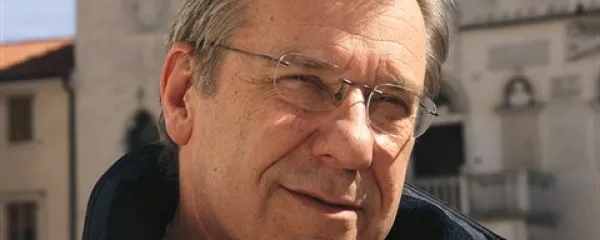 Aleš Valič: “Ne vem, ali je življenje še v kakem svetu  tako nepravično, kakor je v gledališču, kjer je vse odvisno od mnogih slučajev, od sodelavcev, od lastnega počutja, tvojih sposobnosti ... Da bi bilo v gledališču nekaj res narejeno dobro, se mora