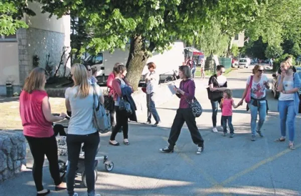 Središče Ajdovščine pešcem ni najbolj prijazno 