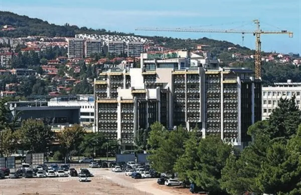 Uprava Banke Koper bi za dividende namenila dva milijona evrov. Preostali dobiček v višini 397.231 evrov  bi namenili oblikovanju statutarnih rezerv.