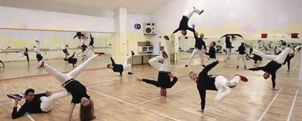 Na glavi  kot na nogah