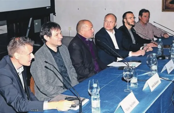 Izdelavo idejnih projektov je koprski župan zaupal šestim arhitektom. Z leve: Marko Apollonio, Andrej Kalamar, Matej Mljač, Aleksander Sandi Pirš, Denis Simčič in Nebojša Vranešič