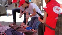 Bistriška ekipa med nudenjem prve pomoči