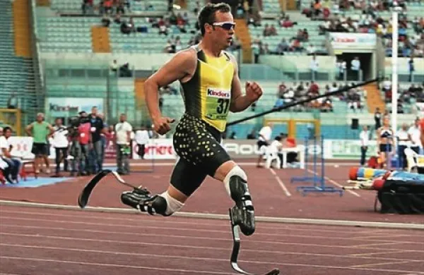Psihiatrično oceno južnoafriškemu paraolimpijcu Oscarju Pistoriusu, ki je obtožen umora svojega dekleta Reeve Steenkamp, bodo opravili v psihiatrični bolnišnici v Pretorii