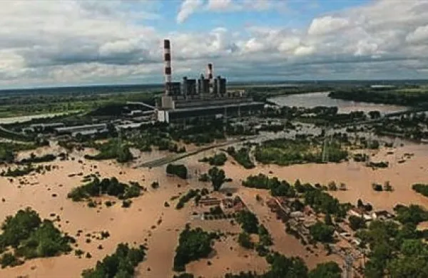 Vodja slovenskih enot civilne zaščite v Srbiji Domen Torkar je povedal, da slovenski pripadniki v Obrenovcu v tamkajšnji termoelektrarni Nikola Tesla prečrpavajo vodo