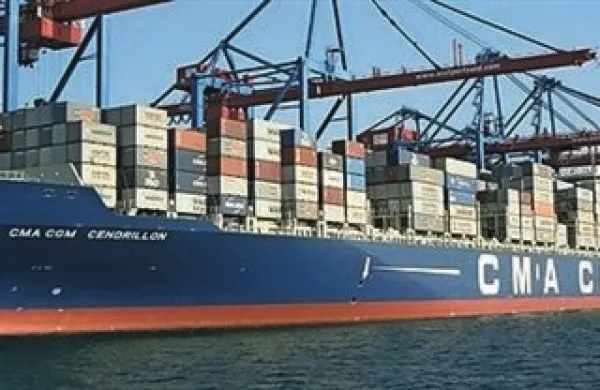 Plovilo družbe CMA CGM Cenderillon je dolgo 334 metrov