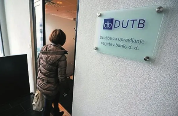 Prodaja je bila izvedena v skladu s pogodbo, sklenjeno med NKBM in DUTB, vendar so podrobnosti o prodaji poslovna skrivnost, navajajo v NKBM in tako ne razkrivajo, za katere nepremičnine gre
