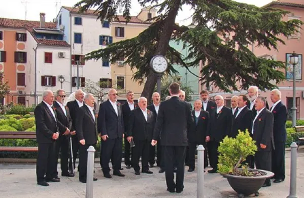 Moški pevski zbor Izola zadnja tri leta vodi zborovodja Antona Baloh