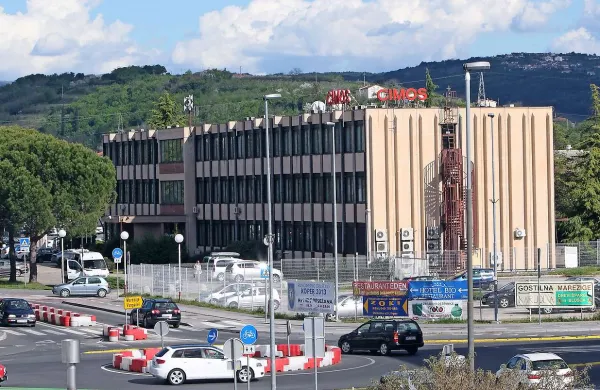Družba za upravljanje terjatev bank (DUTB) in največje banke upnice, ki zaležejo za 80 odstotkov obveznosti Cimosa, so se odločile sprožiti postopek prisilne poravnave koprske družbe in ne bodo izvedle postopka spremembe terjatev v kapital