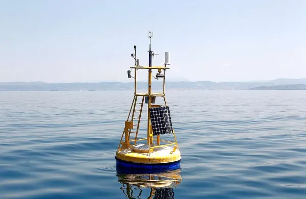  Oceanografski boji pri piranski morski biološki postaji sta se pridružili dve novi