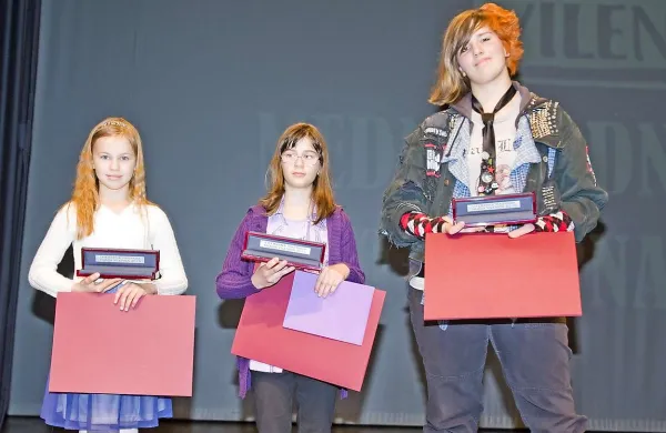 Zmagovalke lanske Mlade Vilenice Ajda Furlan, Jerneja Rupnik in Eva Salopek