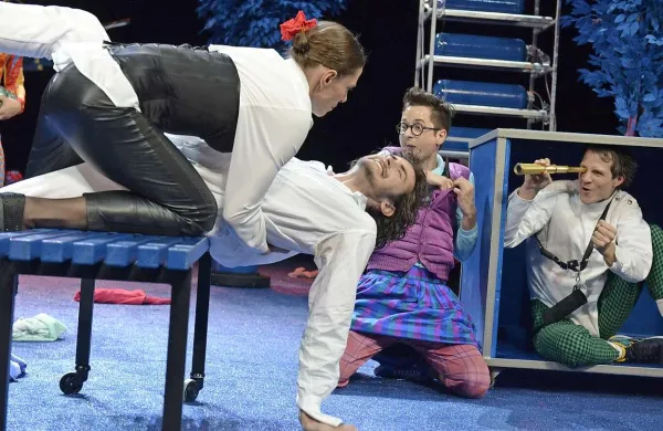 Medea Novak, Matija Rupel, Andrej Zalesjak in Peter Harl v  predstavi Norci iz Valencije   