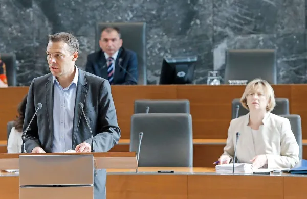 Ne minister v odhajanju Uroš Čufer ne državna sekretarka Mateja Vraničar poslancev nista prepričala 