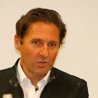 Andrea Massi: “Tina težko usklajuje šport in zasebno življenje. Pri njej sta na eni strani  nenormalna nadarjenost in moč, na drugi pa ženskost.”