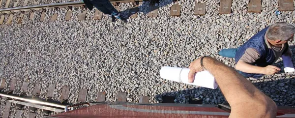 V Kopru dobimo papirje kar skozi okno