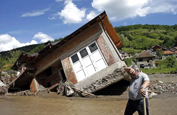 Vzrok za vodno stihijo, ki je v minulih dneh opustošila Balkan, se skriva v Atlantiku oziroma v globalnem segrevanju, če gremo še korak nazaj, je danes pojasnil strokovnjak s Tehnične univerze Dunaj Günter Blöschl