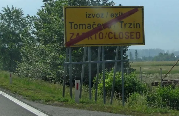 &Scaron;krat jo je zagodel tudi cestni službi
