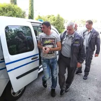 Arijan Baliu, ki so ga iz koprskega pripora pripeljali vklenjenega, je včeraj odkorakal na prostost