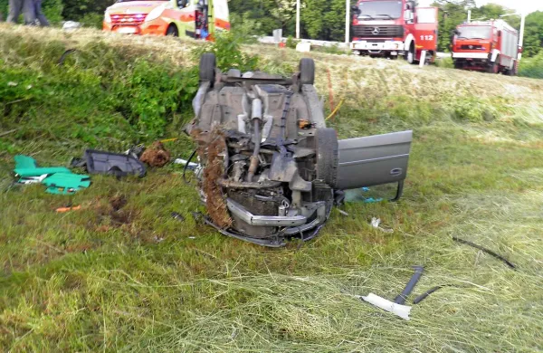Po trčenju je avto, v katerem se je peljala 29-letna voznica, pri Žirjah odbilo s ceste