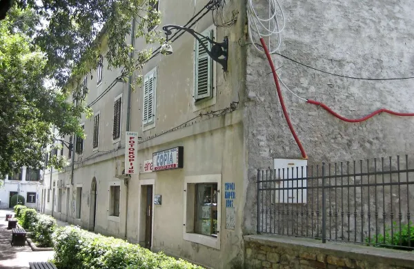 V stavbi ob trgu Brolo bo škofija uredila arhiv, pisarne in stanovanja  