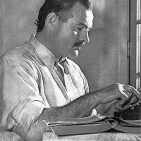 Ernest Hemingway na fotografiji  za naslovnico romana Komu zvoni 