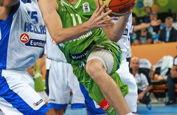 Slovenski košarkar Zoran Dragić bo moral na operacijo kile, saj je bila poškodba, ki jo je staknil pred mesecem dni, prehuda za okrevanje brez posega
