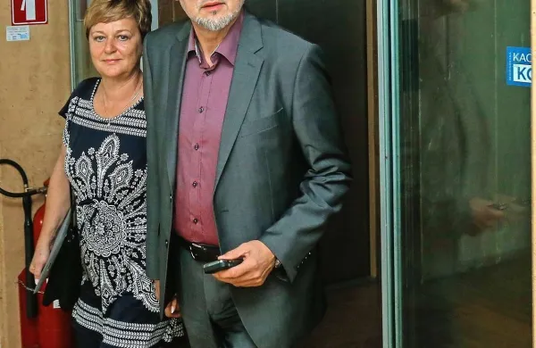 Nosilec liste Kacin konkretno Jelko Kacin se ob izidih vzporednih volitev, ki kažejo, da se ne bo uvrstil v Evropski parlament, nadeja, da se bo rezultat še popravil