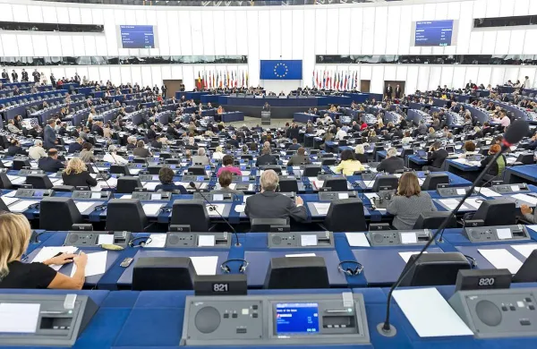 V Evropskem parlamentu bo prihodnjih pet let spet najmočnejša Evropska ljudska stranka, druga najmočnejša politična skupina bodo znova socialdemokrati