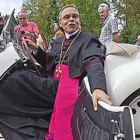 V Nemčiji so v nedeljo za javnost odprli vrt, ki je del pregrešno drage škofovske rezidence, zaradi katere je papež Frančišek lani oktobra suspendiral škofa Franz-Petra Tebartz-van Elsta