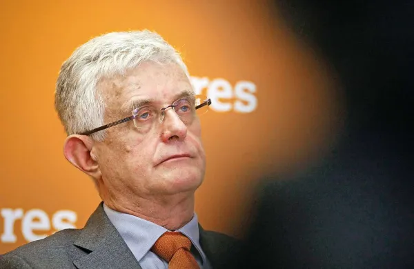 Pavel Gantar je na družbenem omrežju Twitter sporočil, da je danes odstopil z mesta predsednika stranke Zares