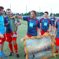 Za konec so Pirančani Mateju Mavriču prinesli zvrhan pokal domače  trave