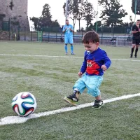 Mali Rene najraje teka za žogo, pred eno od tekem  je izvedel začetni udarec