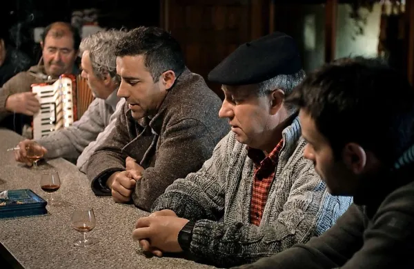 Med galicijskimi filmi na Kino Otoku je tudi celovečerni dokumentarec Arraianos, portret vasice na galicijsko-portugalski meji 