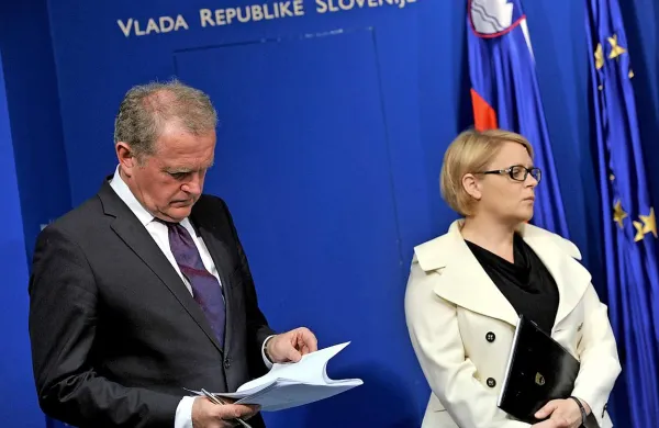 Gospodarski minister Metod Dragonja ter ministrica za delo, družino, socialne zadeve in enake možnosti Anja Kopač Mrak  