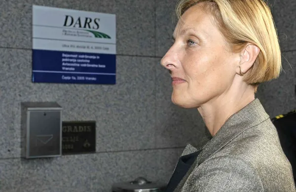 Dars je na prvi stopnji izgubil odškodninsko tožbo proti nekdanjim vodilnim z Matejo Duhovnik na čelu zaradi tri milijone evrov vrednega naročila za protipožarno varstvo tehnoloških prostorov