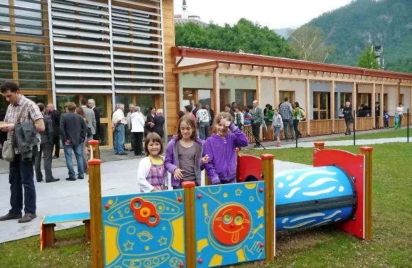 Sodobna stavba in igrišče obetata prijazno okolje za predšolsko mladež in mlade glasbenike 
