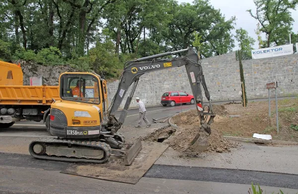 Tudi v Vipolžah delavci v teh dneh opravljajo zaključna dela 