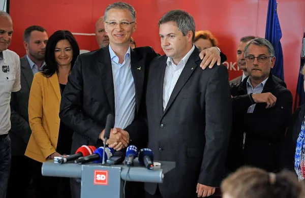 Po povolilni noči dolgih nosov je  včeraj v vrstah SD nastopila faza grenkih nasmehov